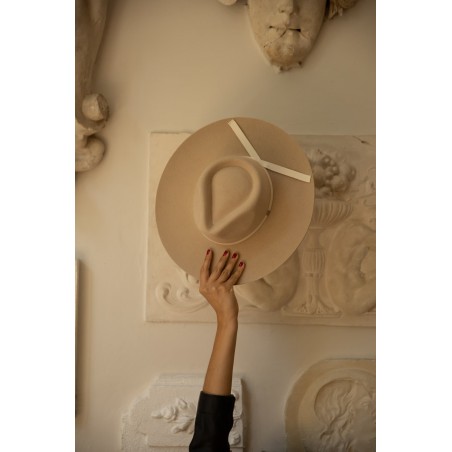 Sombrero Mujer Estilo Fedora en color crema de ala amplia
