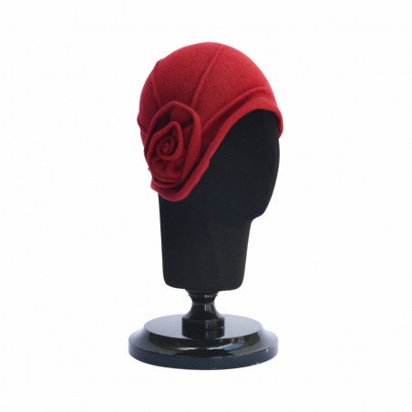 Vieux bonnet en laine rouge des années 20 Raceu Hats