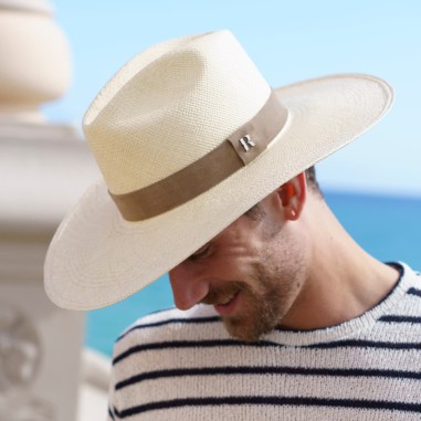 Originaler und authentischer Panamahut mit breiter Krempe und Taupefarbenem Lederband Raceu Hats