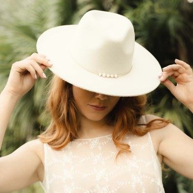 Chapéu de Noiva Elegante, 100% Feltro de Lã em Off White