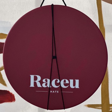 Cappelliera Raceu Hats - Piccola Rosso Bordeaux: Proteggi i Tuoi Cappelli con Stile
