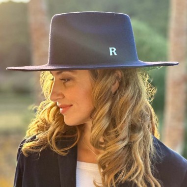 Elegância Sem Fim: Chapéu de Cowboy Feminino em Feltro de Lã 100% Azul Marinho